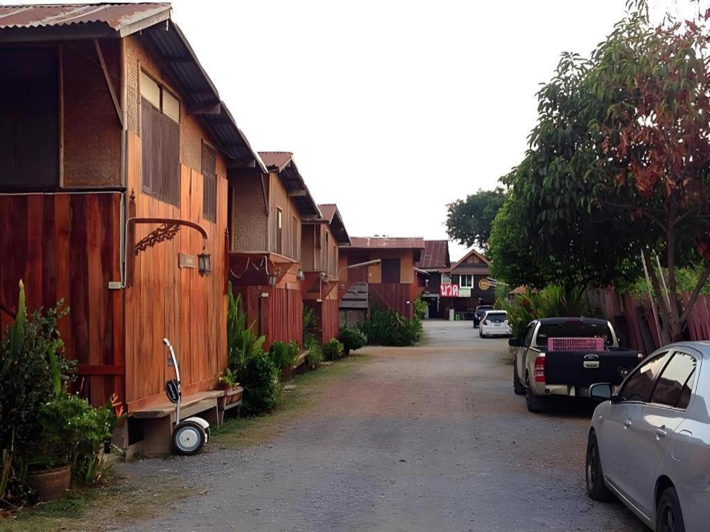 Jidapa Resort Phra Nakhon Si Ayutthaya Esterno foto